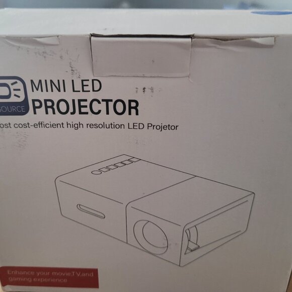 Mini Portable Led Projector - Picture 3 of 3